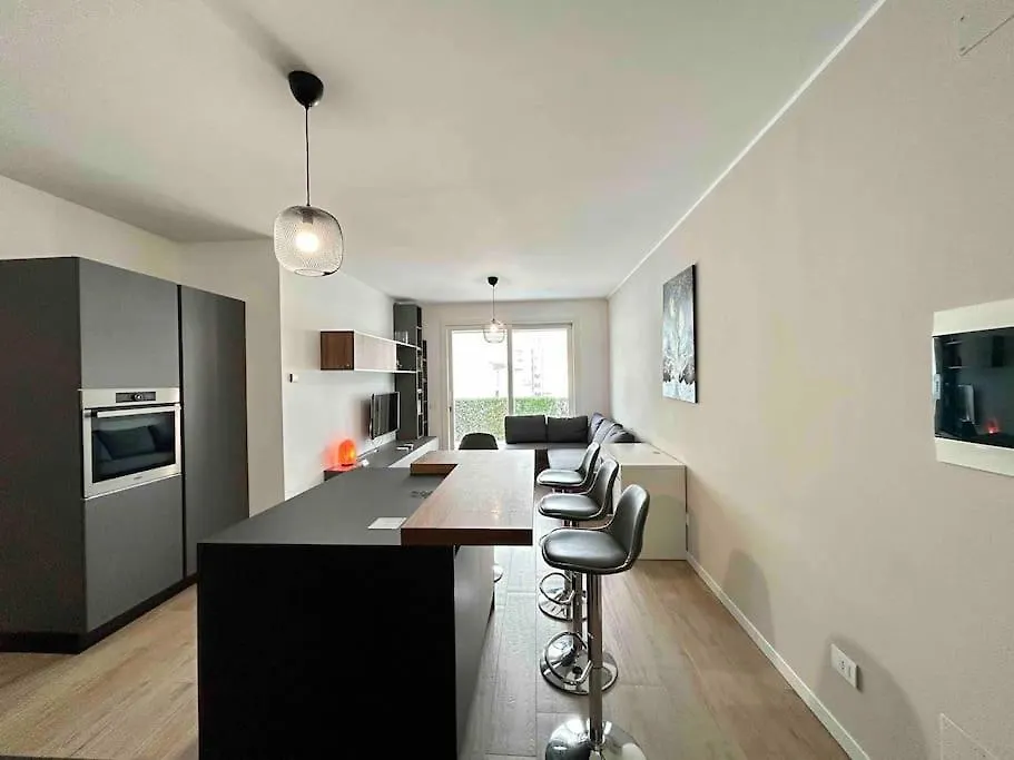 10 Min Airport+Free Private Parking5 Min Train Apartment Bergamo