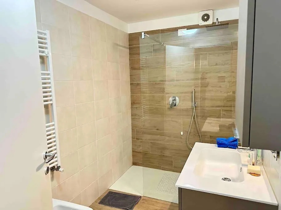 10 Min Airport+Free Private Parking5 Min Train Apartment Bergamo