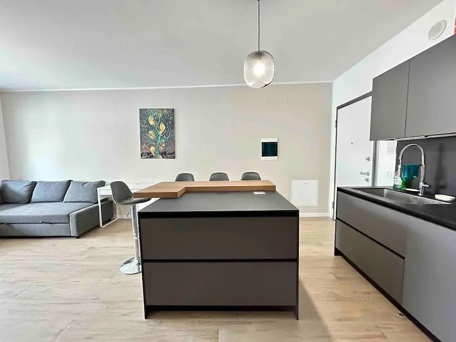 10 Min Airport+Free Private Parking5 Min Train Apartment Bergamo Italy