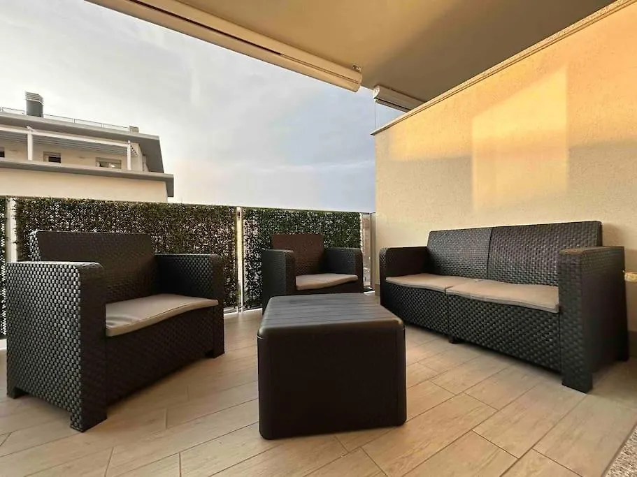 10 Min Airport+Free Private Parking5 Min Train Apartment Bergamo
