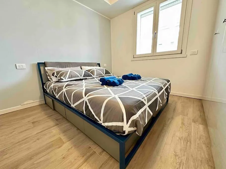 10 Min Airport+Free Private Parking5 Min Train Apartment Bergamo 0*,  Italy